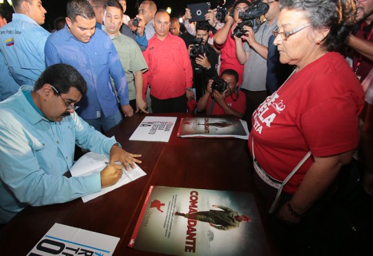 Maduro firma-rechazo-decreto-obama