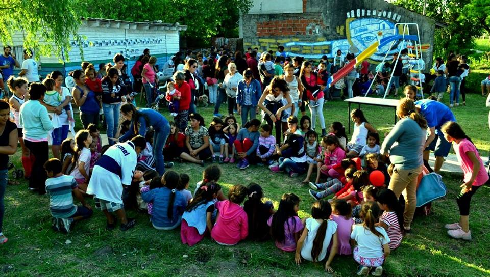 navidad en la plaza heroe colectivo - foto jpba la campora