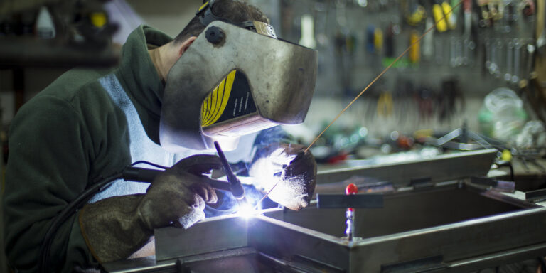 Con Milei cerraron más de 24 mil empresas en solo dos años